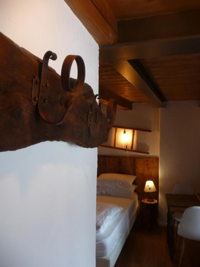 Beb Luca76 Bed & Breakfast Avise Ngoại thất bức ảnh