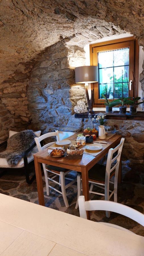 Beb Luca76 Bed & Breakfast Avise Ngoại thất bức ảnh